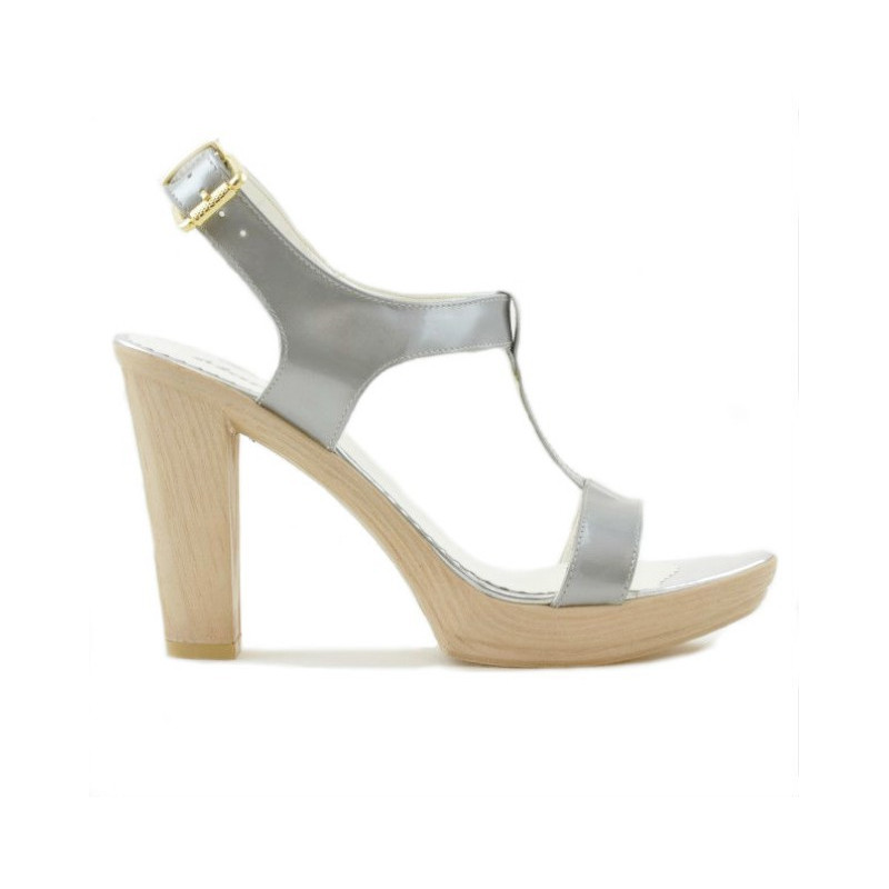 Damensandalen 5018 in silbernem Lackleder