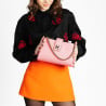 Damentasche Schultertasche 003g Babyrosa lifestyle