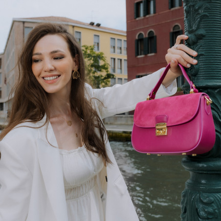 Damentasche 022g Fuchsia-kombiniert lifestyle