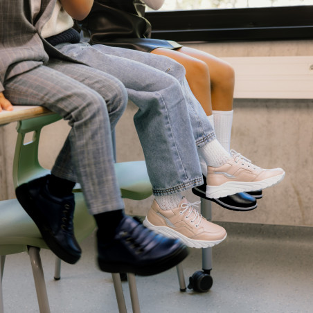 Kleine Kinderschuhe 72c Perlenpuder lifestyle