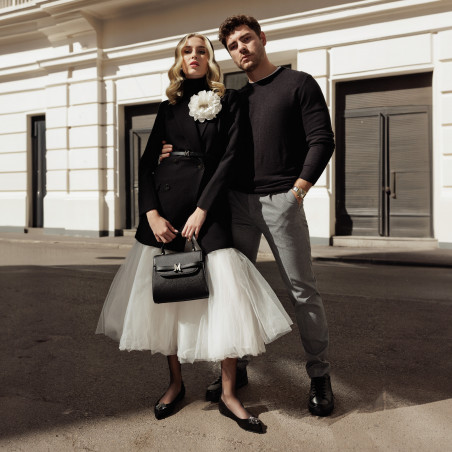 Damentasche Schultertasche 033g 01 schwarz lifestyle