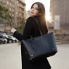 Damentasche Schultertasche 034g schwarz Safiano lifestyle