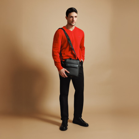 Herren-Schultertasche 303g 01 schwarz lifestyle