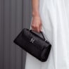 Damentasche Schultertasche 041g 01 Kroko schwarz lifestyle