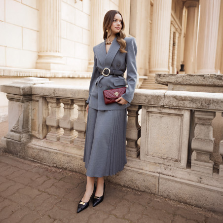 Damen-Umhängetasche 048g burgundy lifestyle