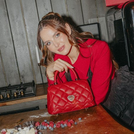 Damentasche Schultertasche 049g 01 rot Saffiano lifestyle