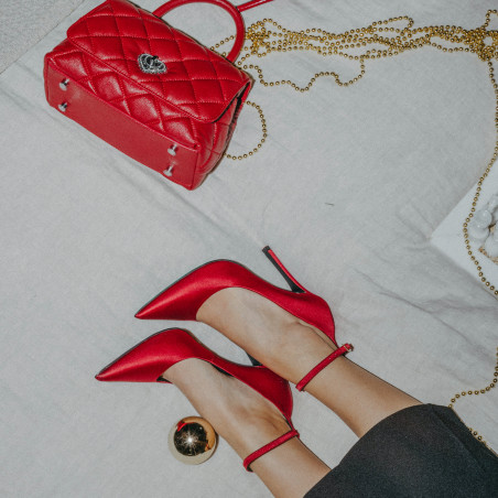 Damentasche Schultertasche 049g 01 rot Saffiano lifestyle