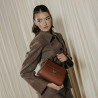 Damen-Umhängetasche 032g 01 Cognac lifestyle